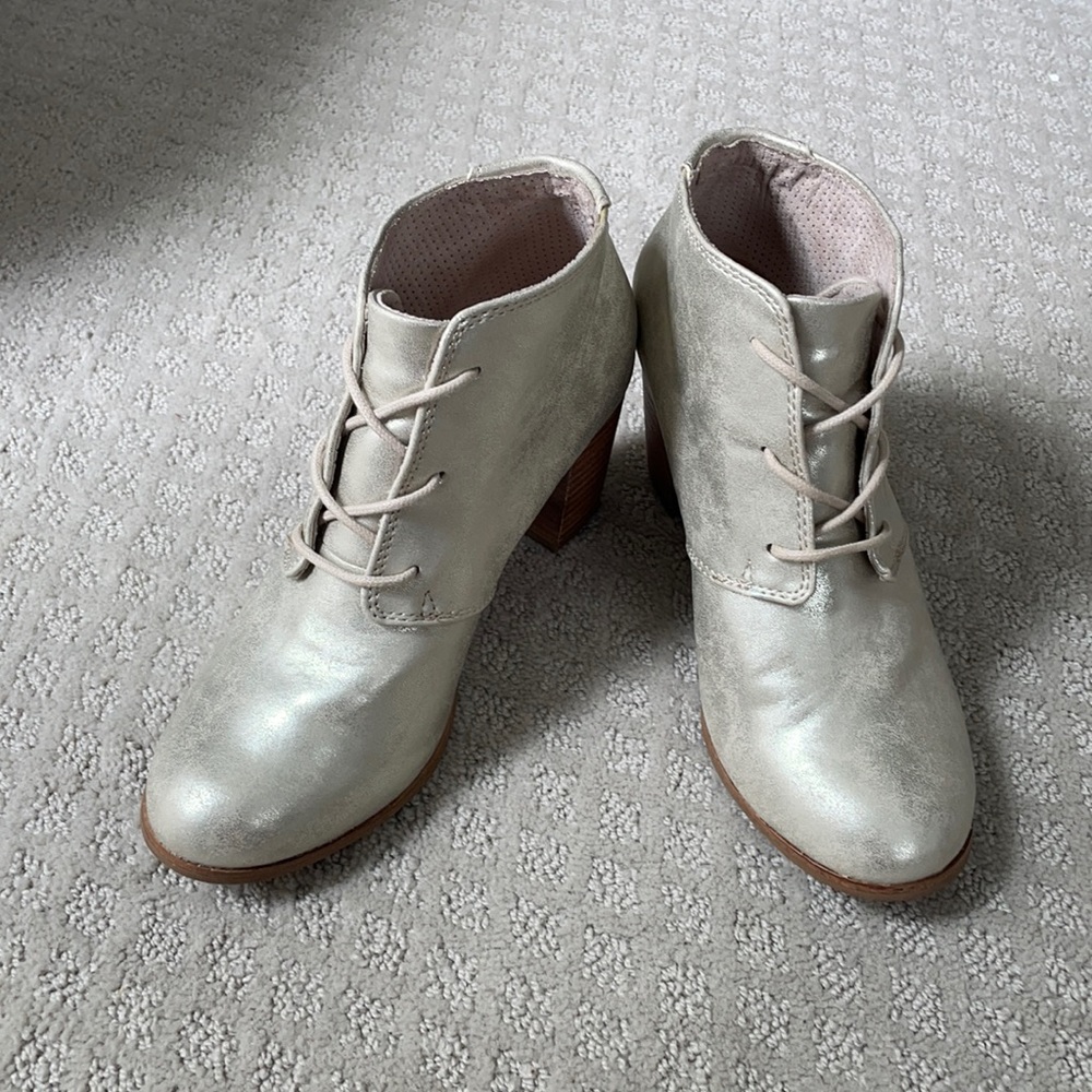 Toms Leather Metallic Booties Women’s size: 7